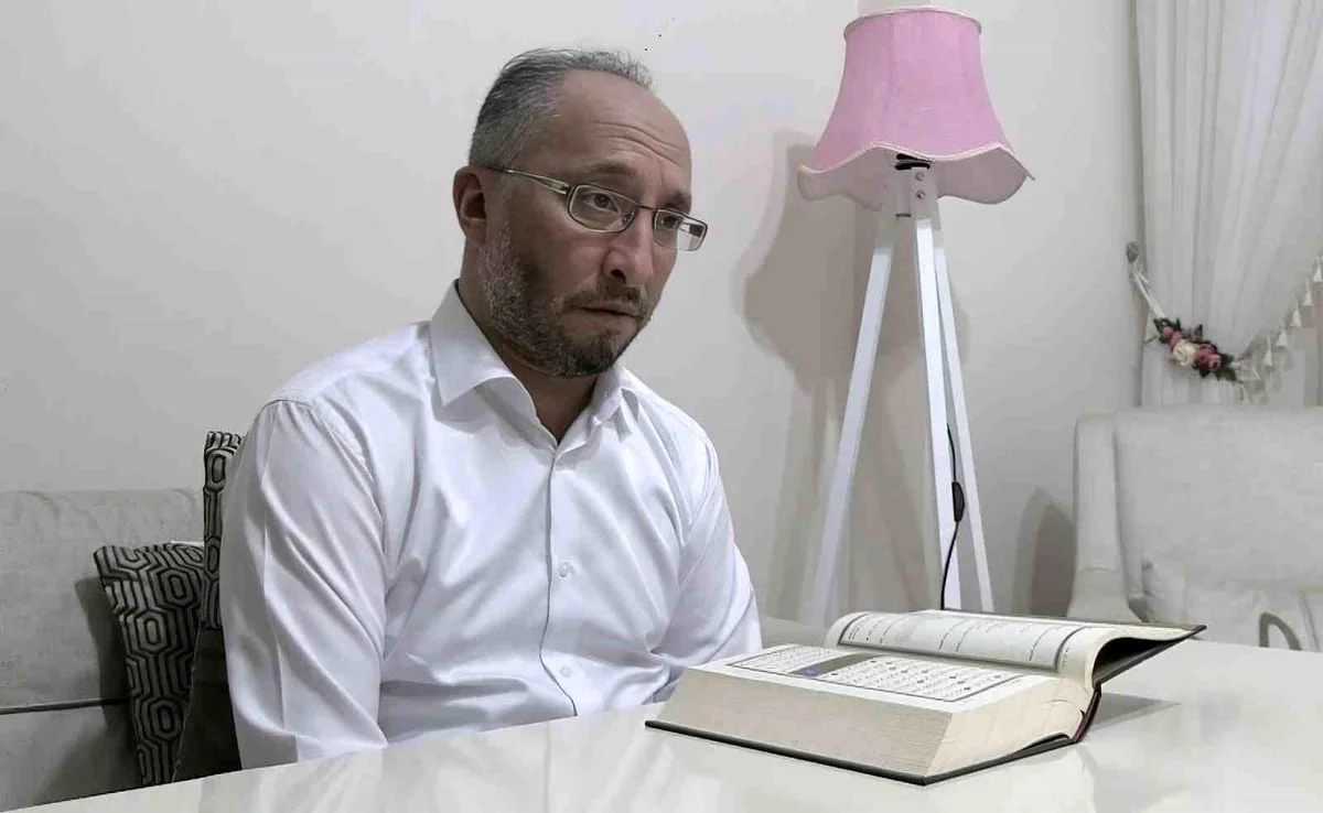 Kur'an-ı Kerim'i ezberlemenin ötesine geçti: Ayetlerin sayfasını ve satırını saniyeler içinde söylüyor