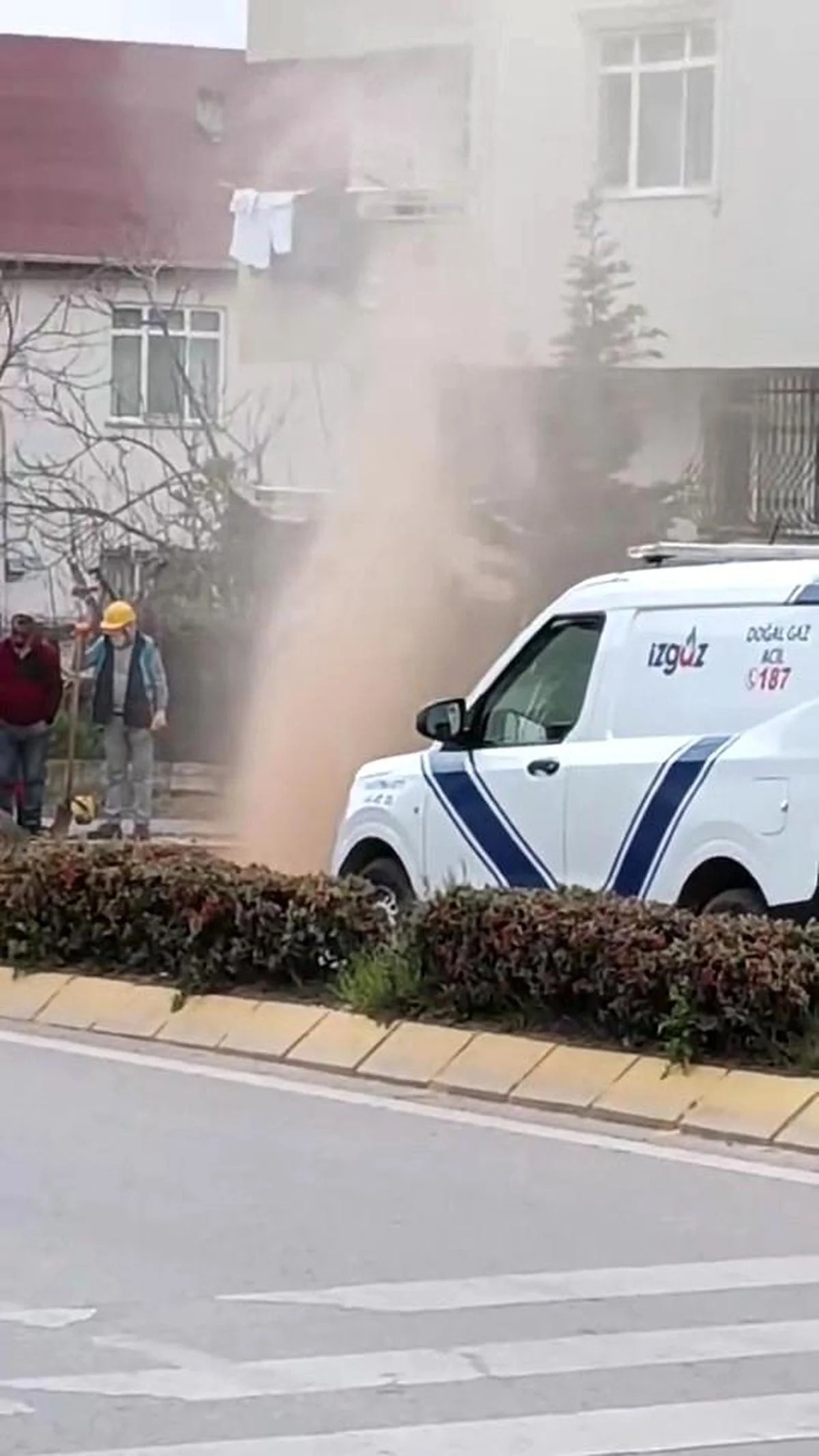Derince'de delinen doğalgaz borusu mahalleliyi korkuttu
