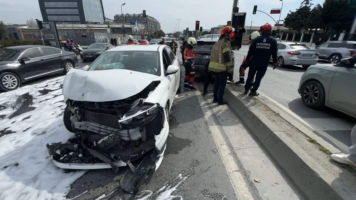 Avcılar'da kazada otomobil sürücüsü yaralandı