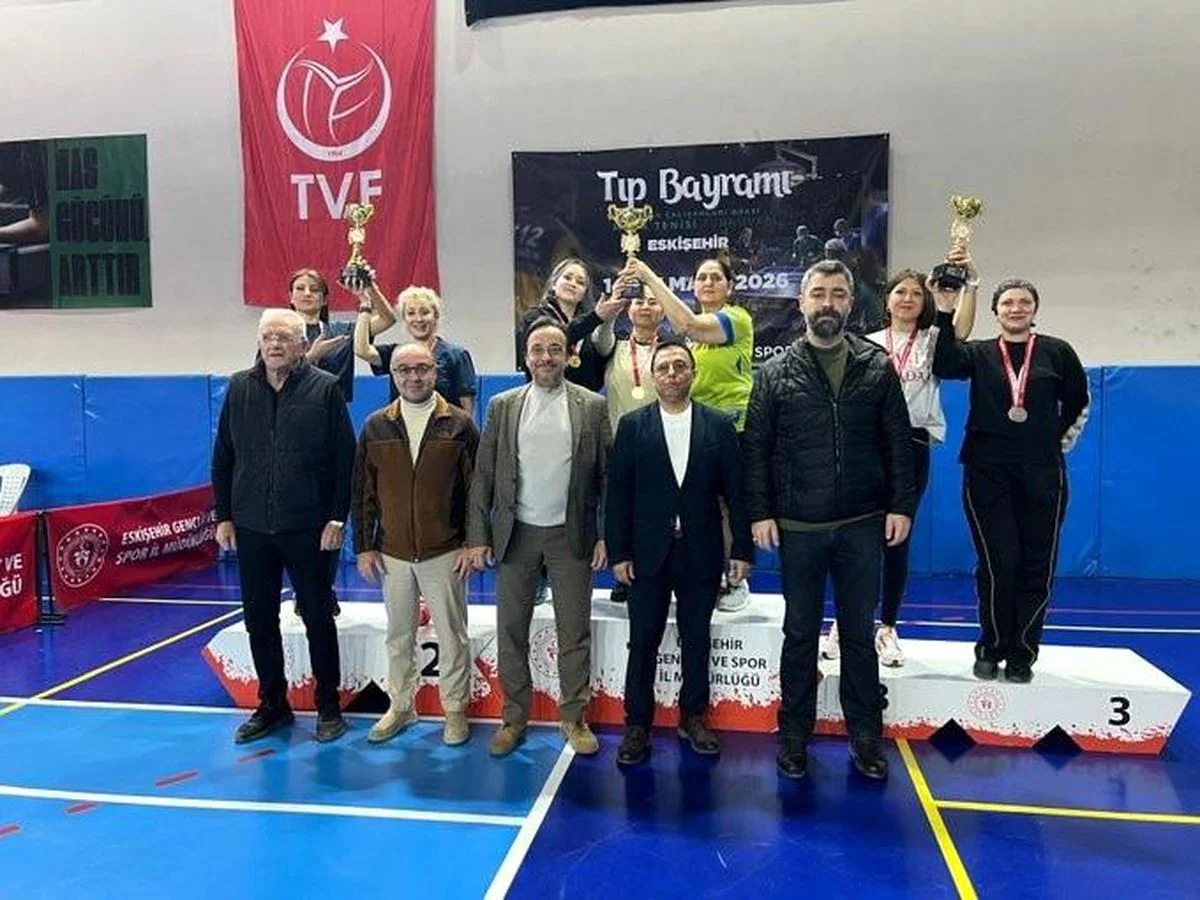 Eskişehir'de sağlık çalışanlarının masa tenisi heyecanı