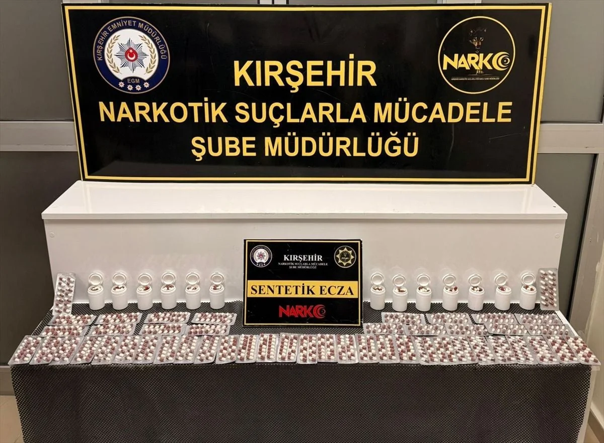 Kırşehir'de uyuşturucu operasyonunda yakalanan 2 zanlı tutuklandı