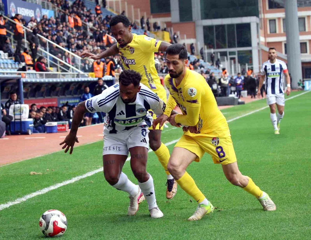 Kasımpaşa ve Eyüspor'un Maçında İlk 15 Dakika Golsüz Geçti