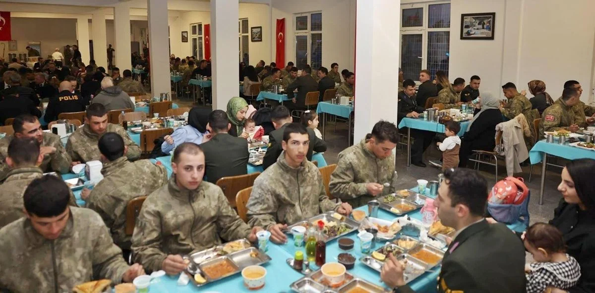 Çanakkale Valisi İftar Programında Şehit Aileleri ve Gazilerle Bir Araya Geldi