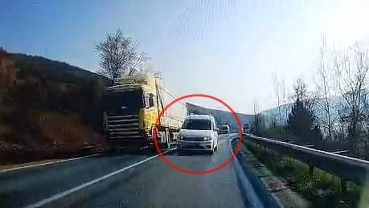 İnegöl'de Hatalı Sollama Kaza Getirdi